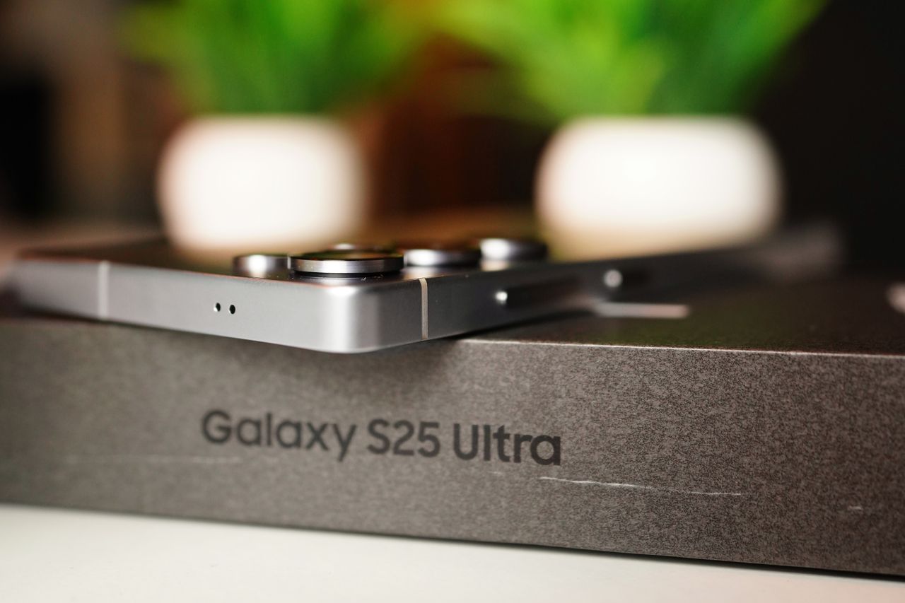 Samsung Galaxy S25 Ultra smartphone